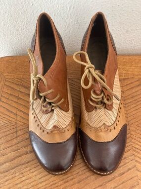 L’ARTISTE Spring Step “Bardot” Leather Academia  Stacked Heel Pumps Size 8/EU39